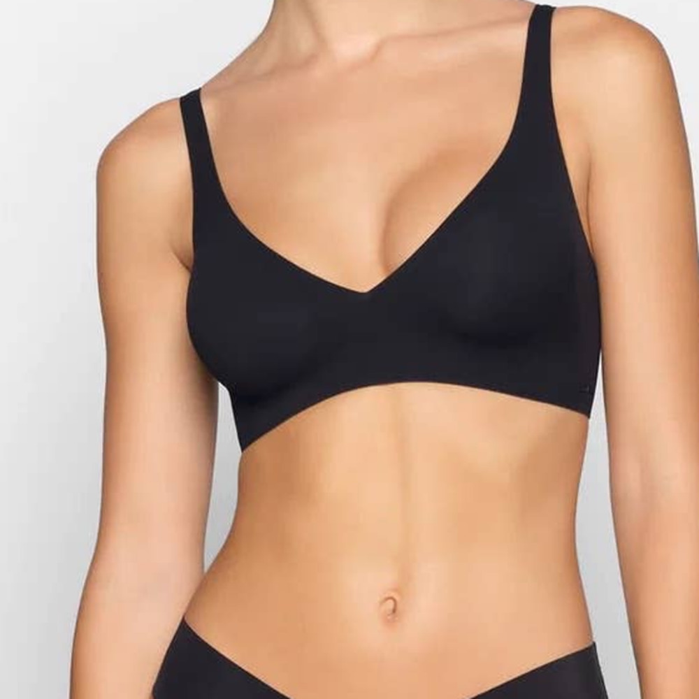 SKIMS Seamless V-Neck Wireless Bra - Black